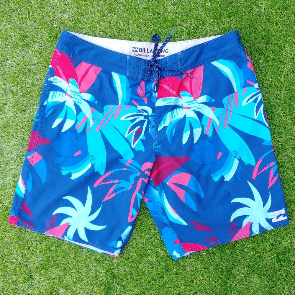 Excellent Used Condition Men's BILLABONG Blue Floral Board Shorts Size 34